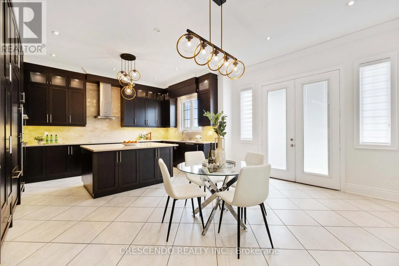 171 WOODGATE PINES DRIVE