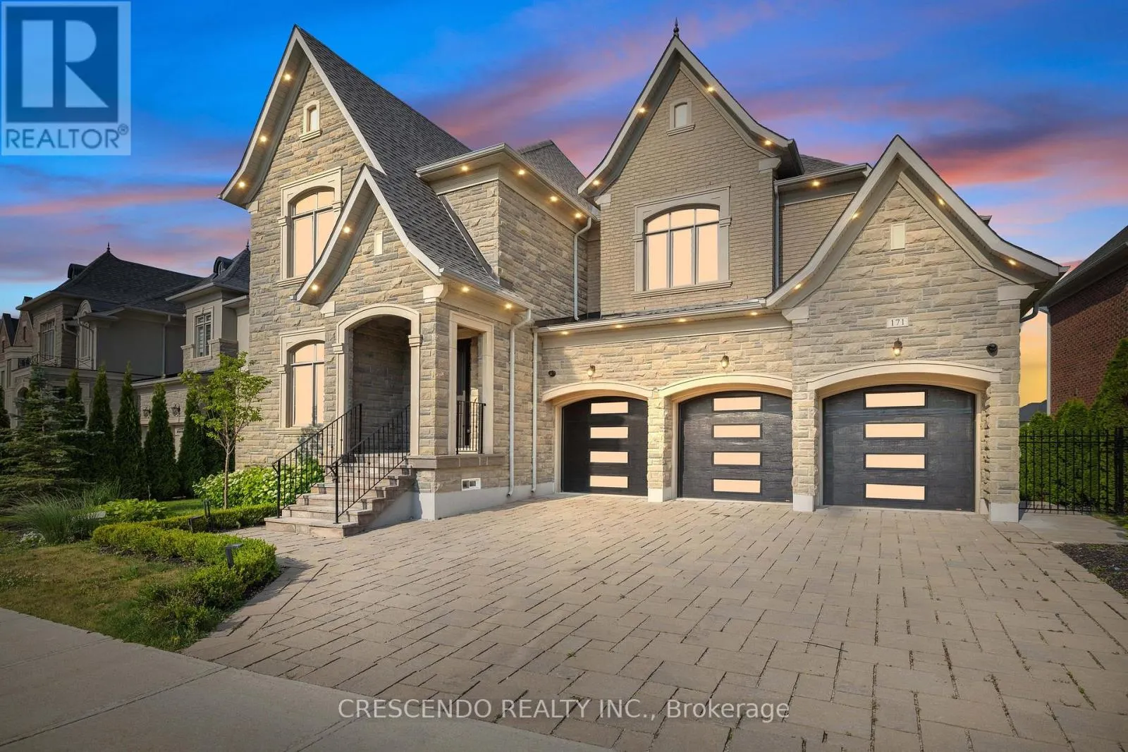 171 WOODGATE PINES DRIVE