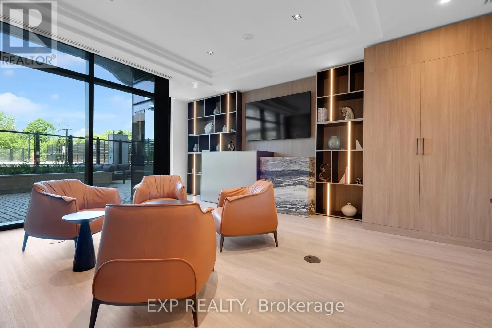 401 - 8188 YONGE STREET