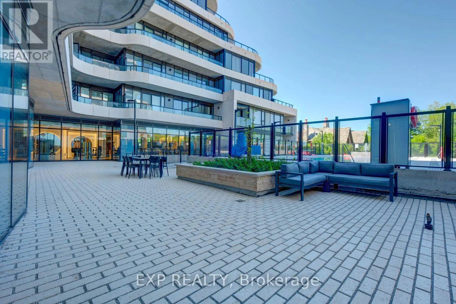 401 - 8188 YONGE STREET