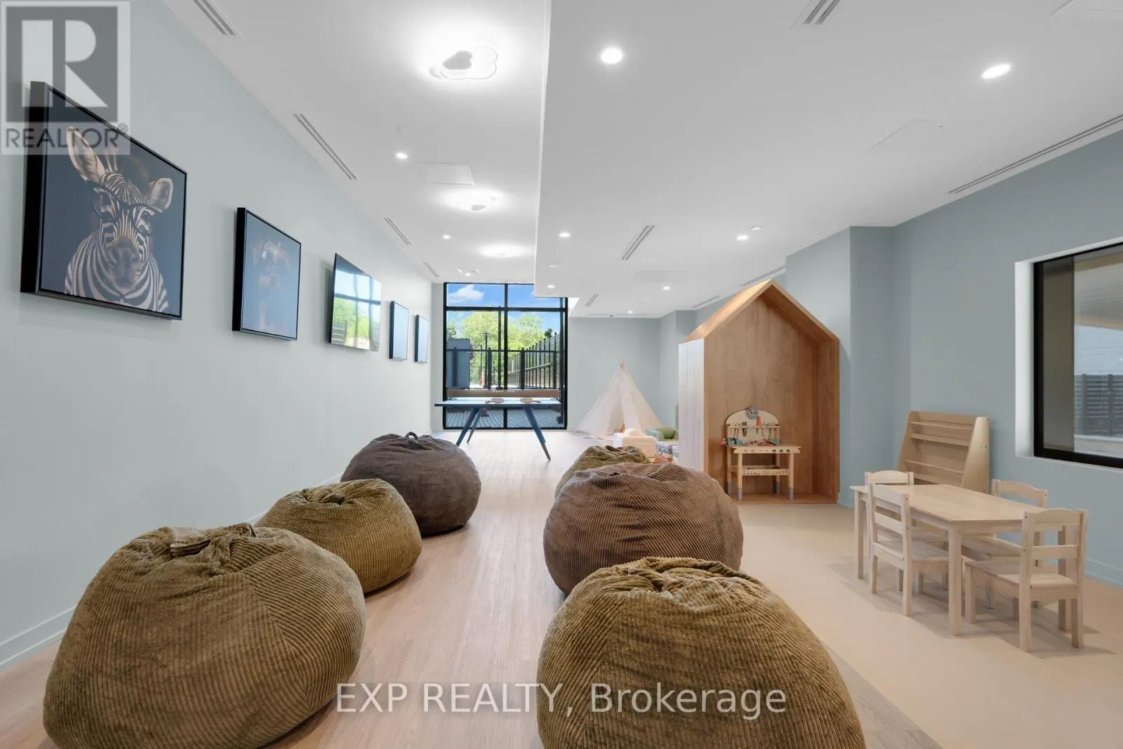 401 - 8188 YONGE STREET