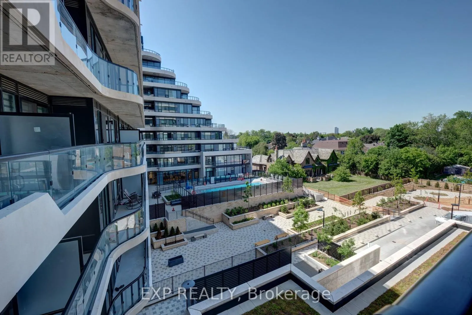 401 - 8188 YONGE STREET
