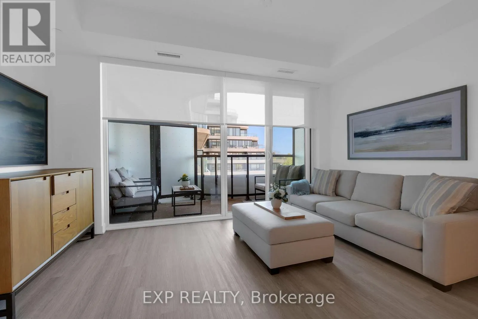401 - 8188 YONGE STREET