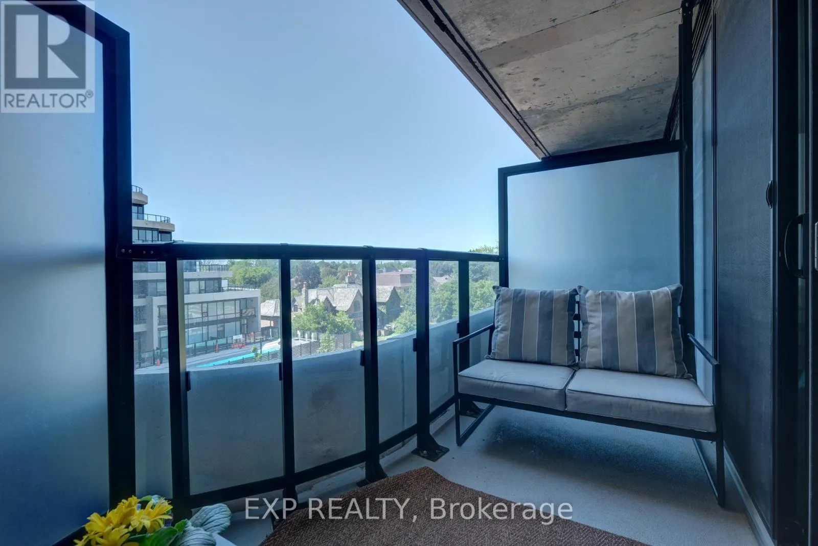 401 - 8188 YONGE STREET