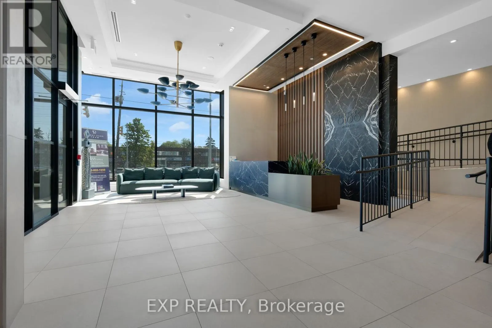 401 - 8188 YONGE STREET