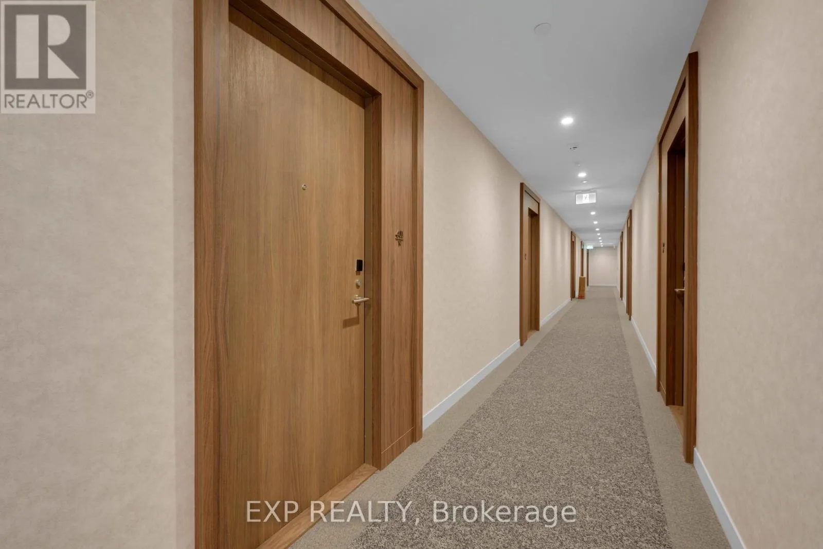 401 - 8188 YONGE STREET