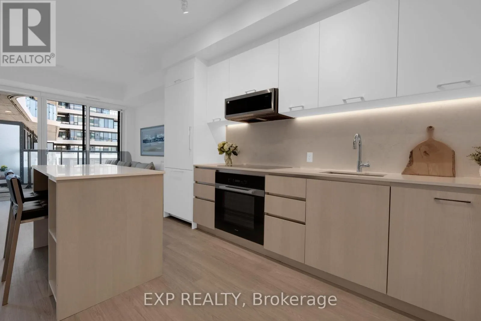 401 - 8188 YONGE STREET