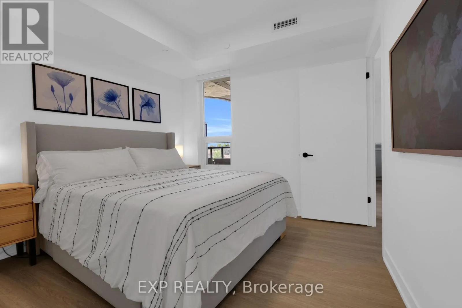 401 - 8188 YONGE STREET