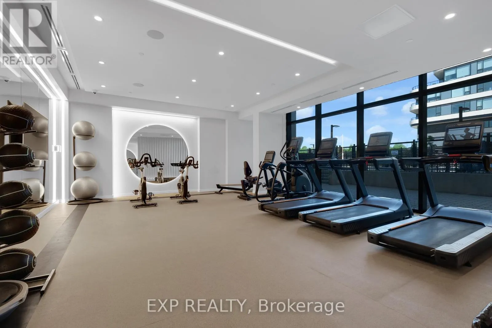401 - 8188 YONGE STREET