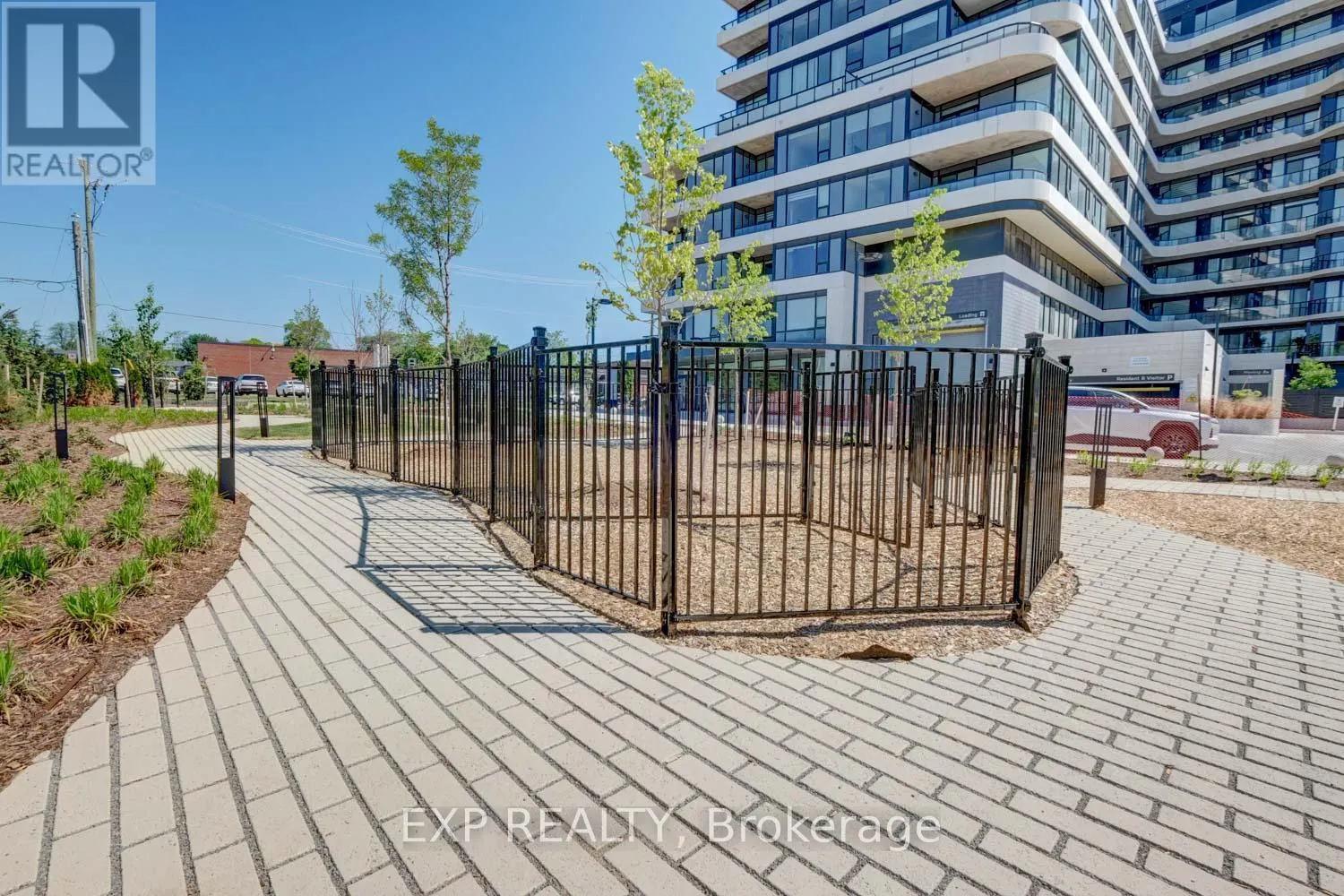 401 - 8188 YONGE STREET