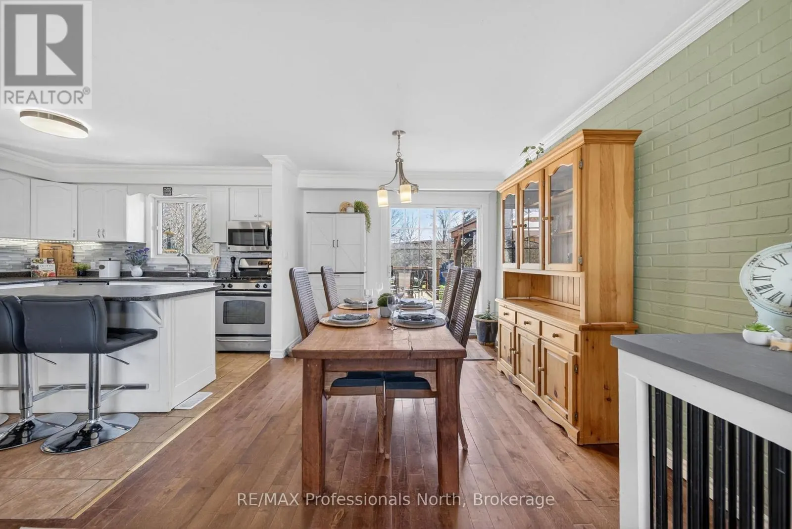 271 LAKELAND CRESCENT