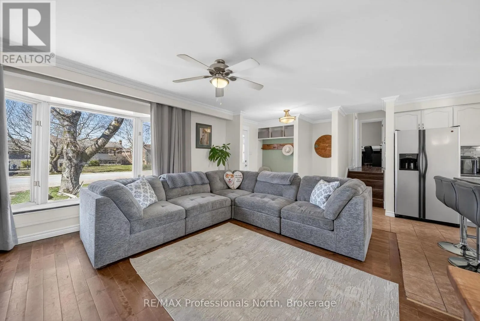 271 LAKELAND CRESCENT