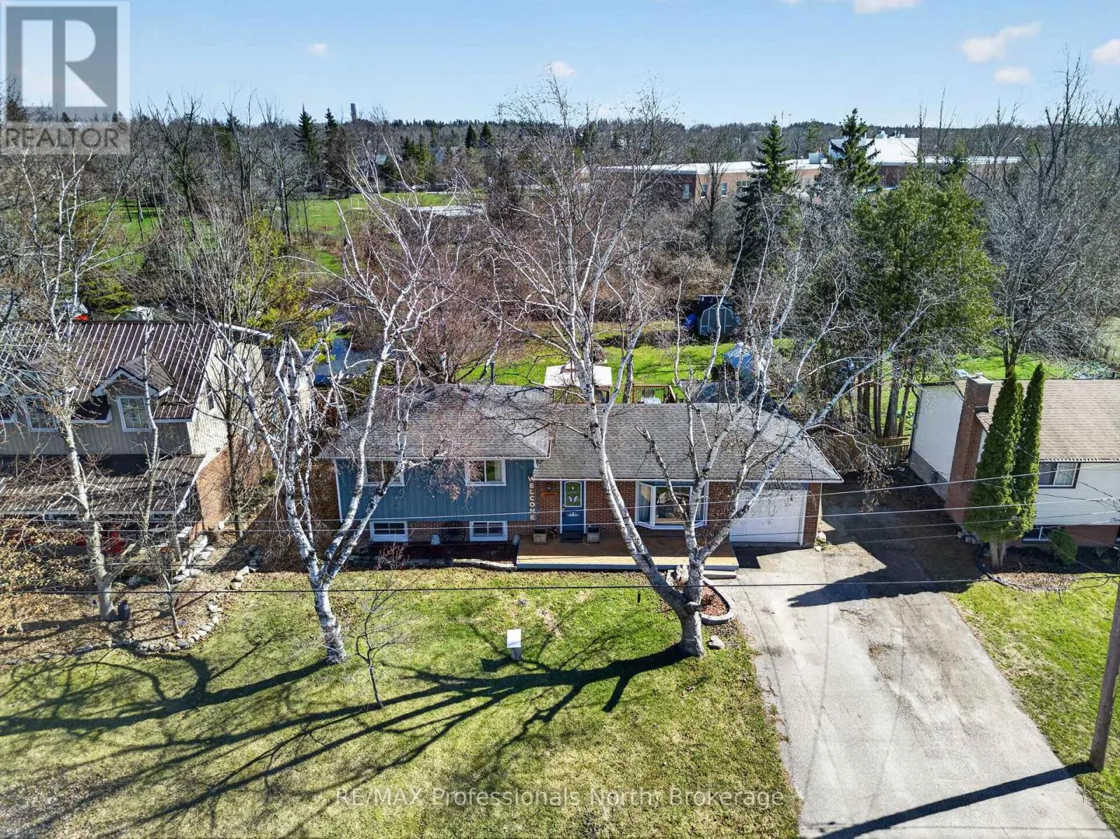 271 LAKELAND CRESCENT