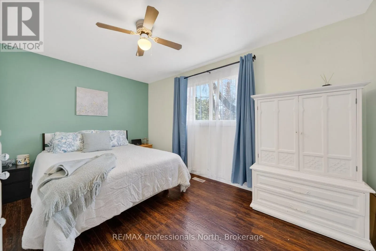 271 LAKELAND CRESCENT