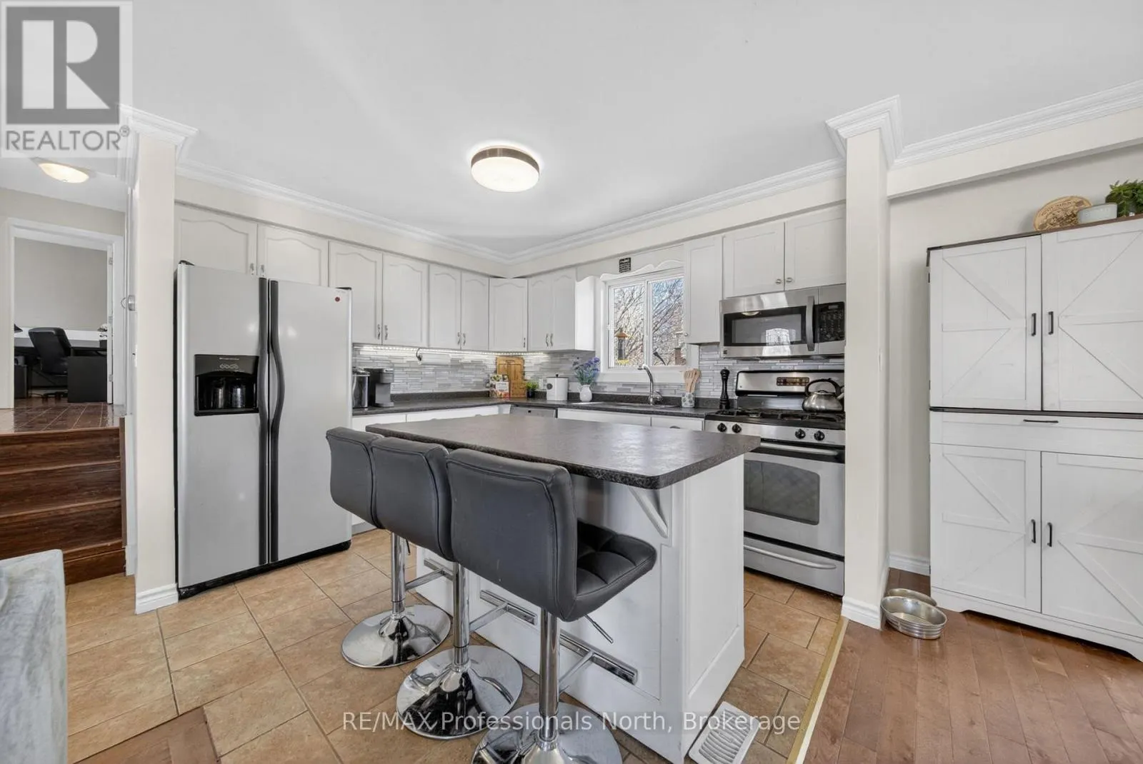 271 LAKELAND CRESCENT