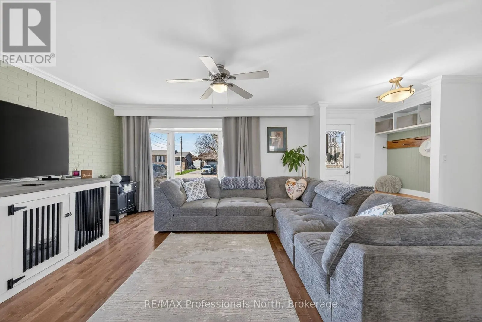 271 LAKELAND CRESCENT