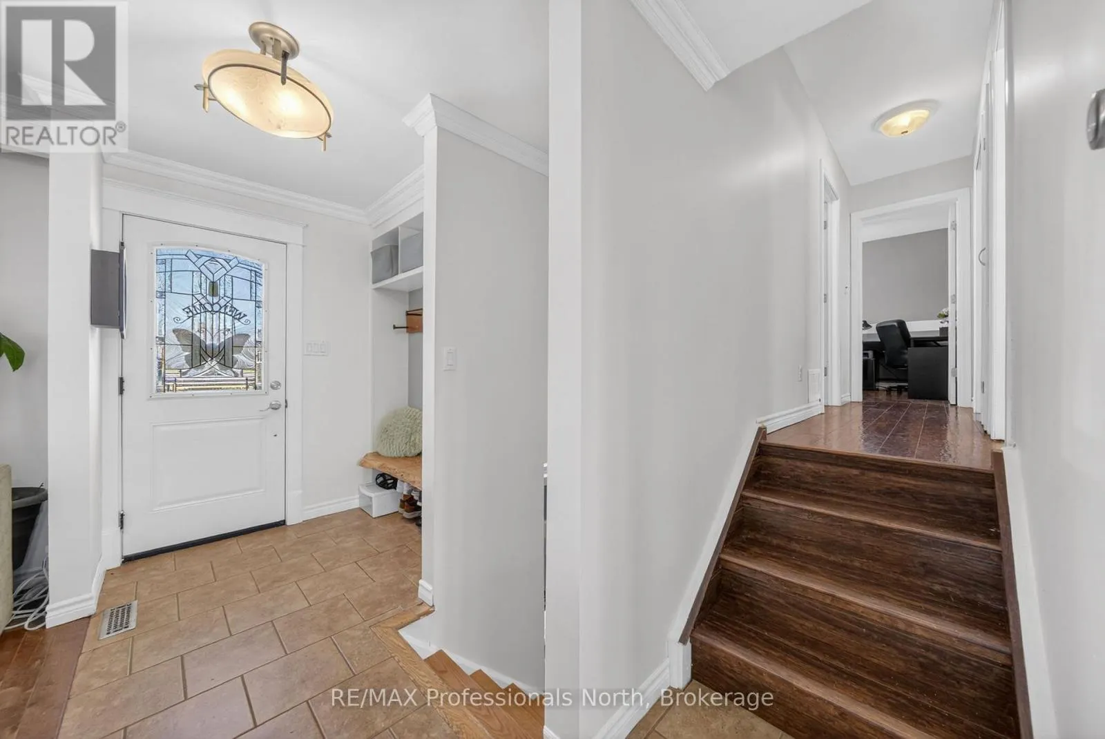 271 LAKELAND CRESCENT