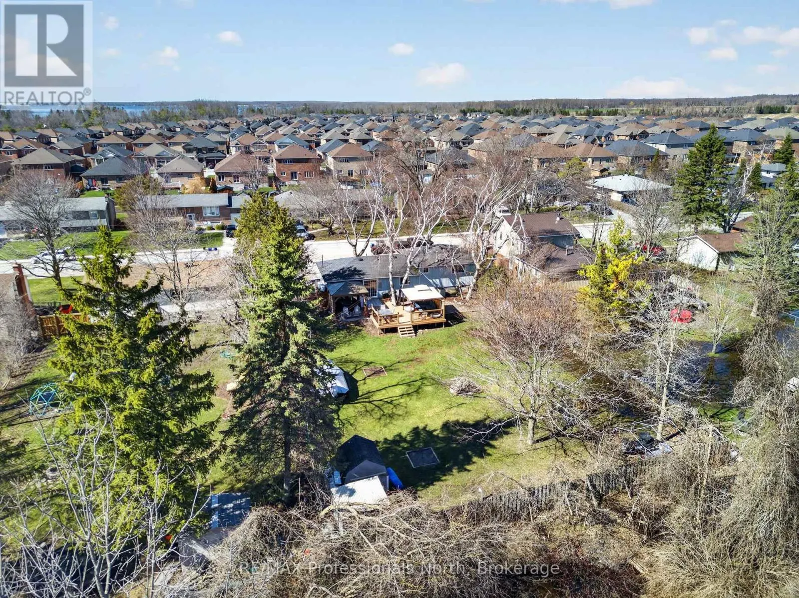271 LAKELAND CRESCENT