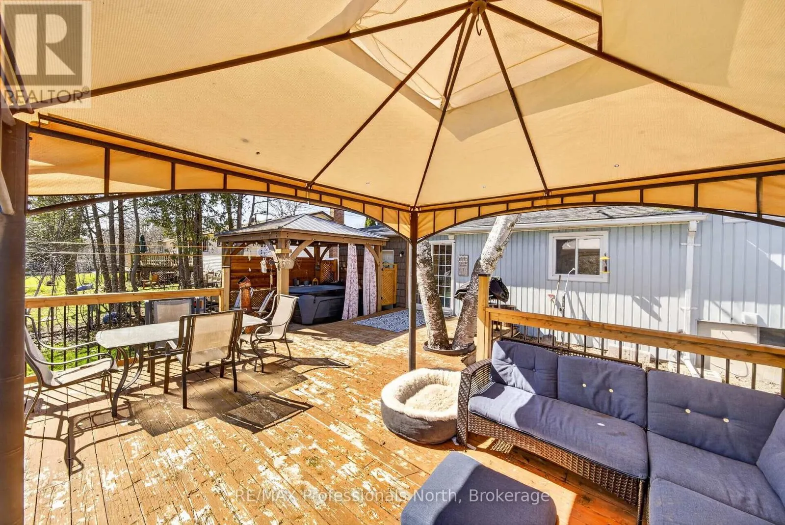 271 LAKELAND CRESCENT