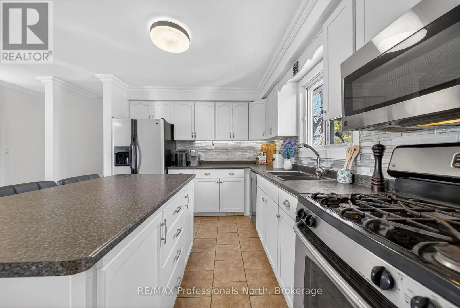 271 LAKELAND CRESCENT