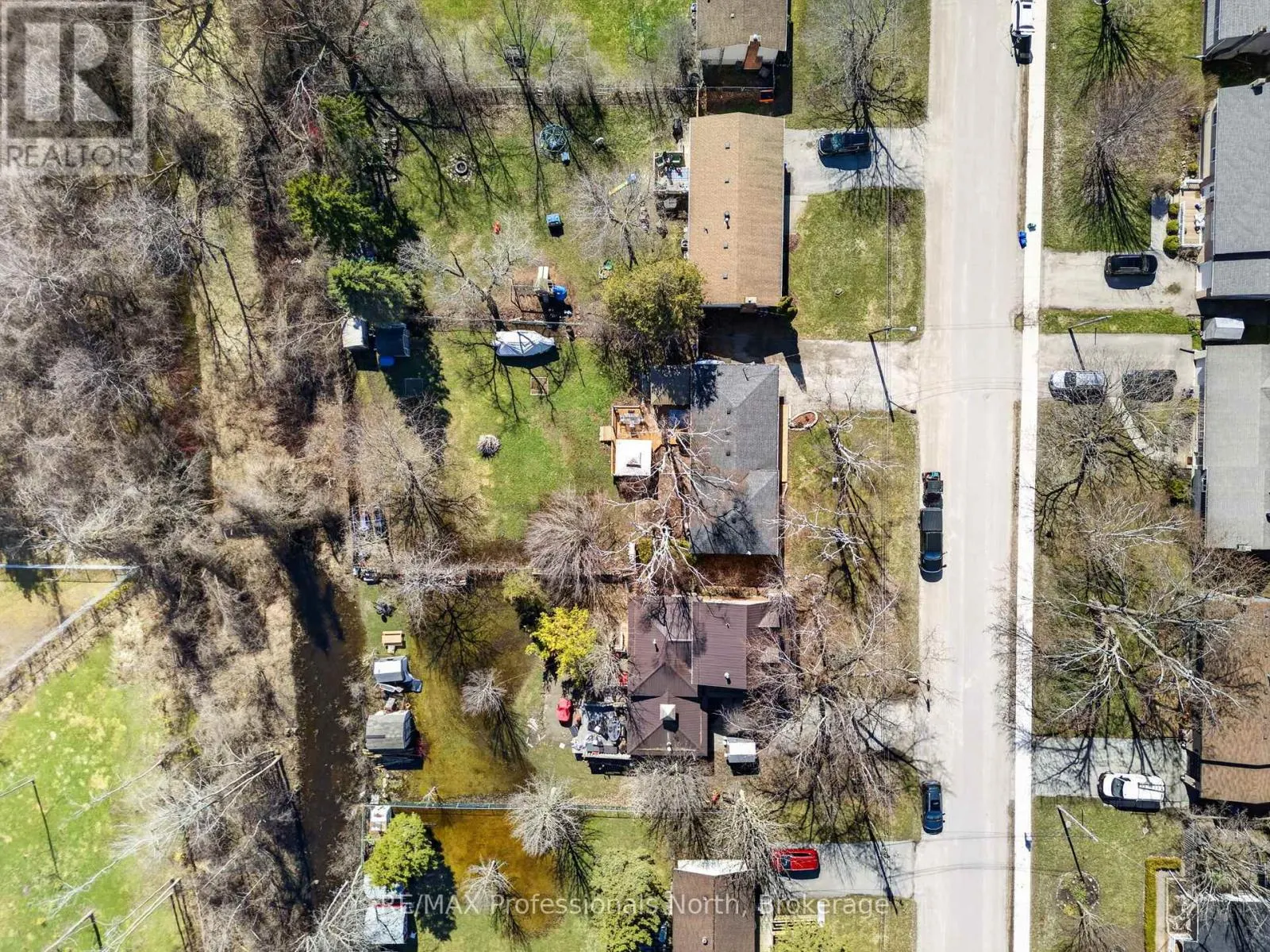 271 LAKELAND CRESCENT
