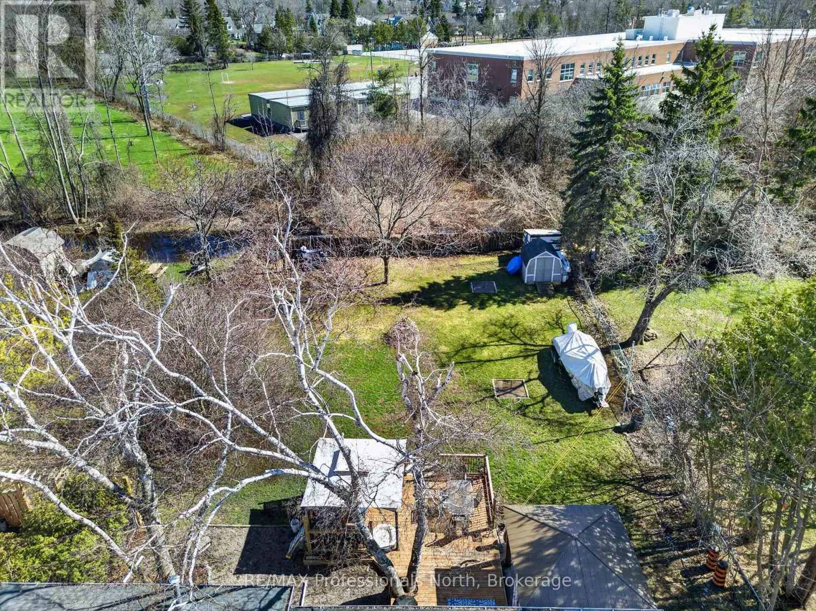 271 LAKELAND CRESCENT