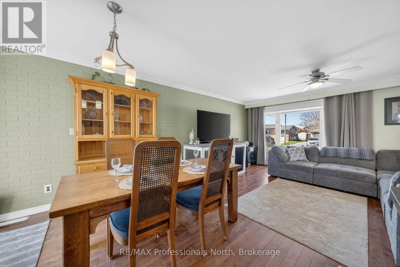 271 LAKELAND CRESCENT