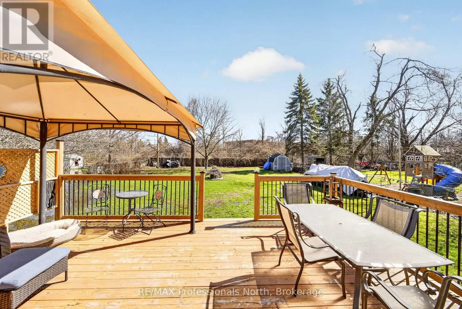 271 LAKELAND CRESCENT