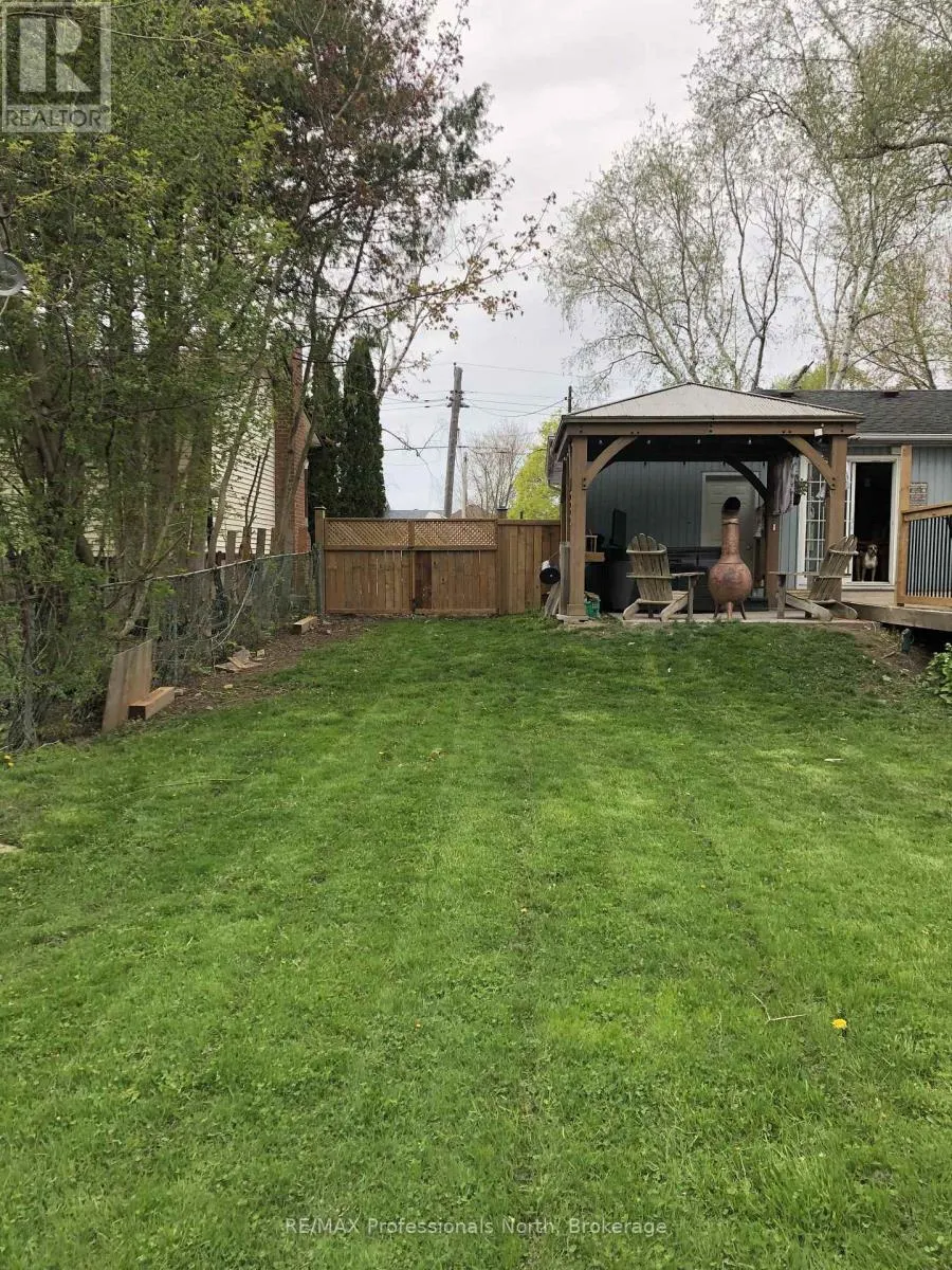271 LAKELAND CRESCENT