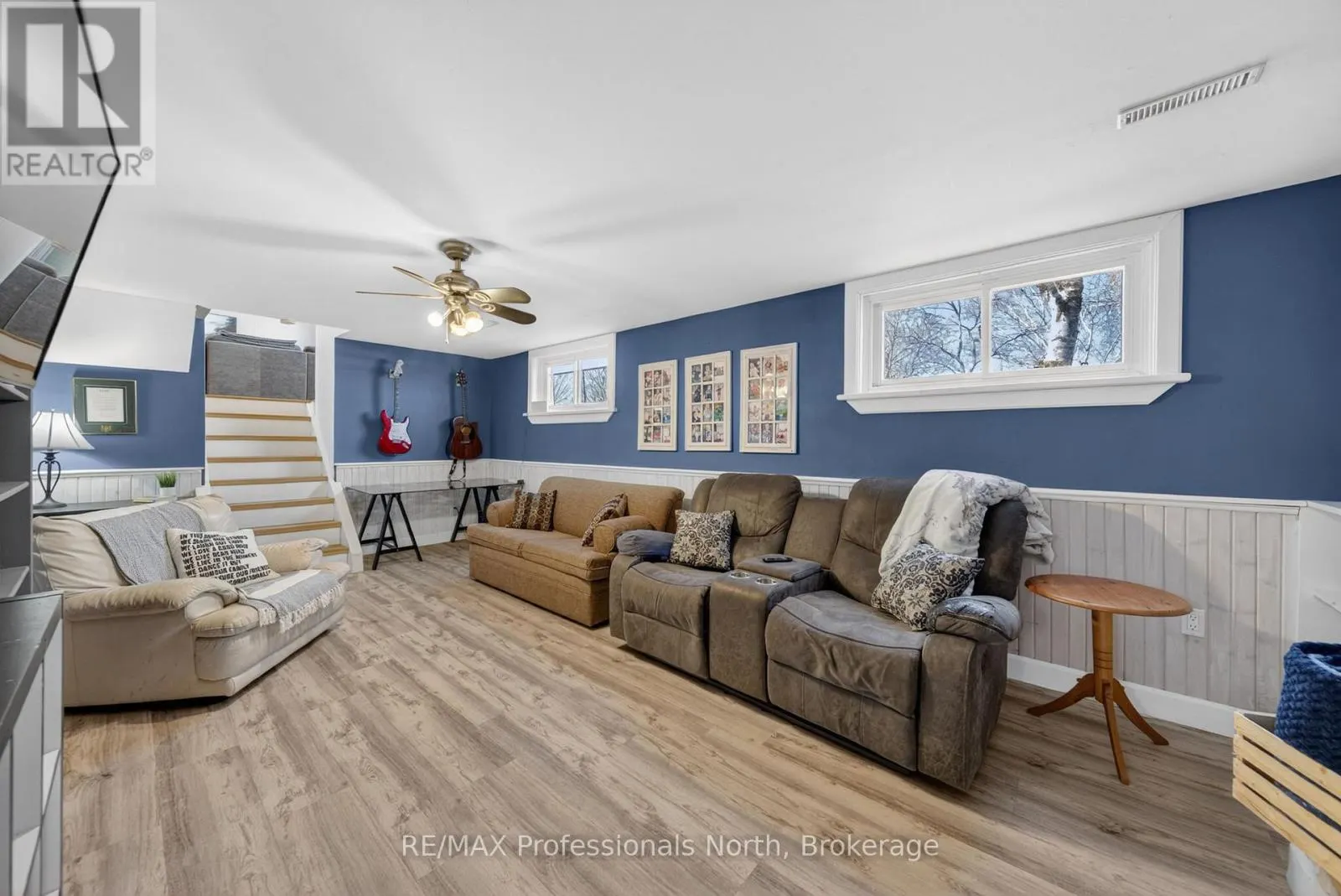 271 LAKELAND CRESCENT