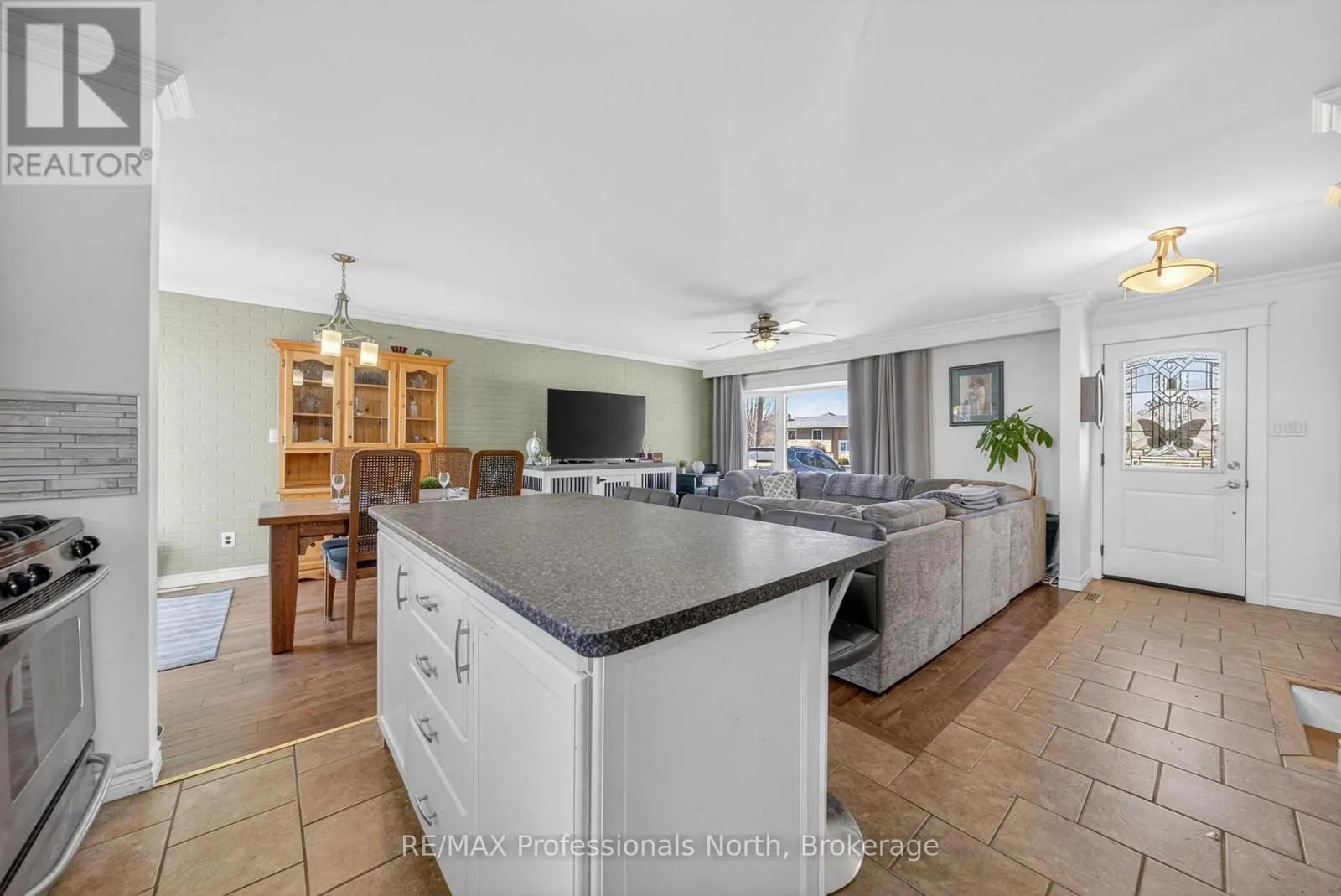 271 LAKELAND CRESCENT