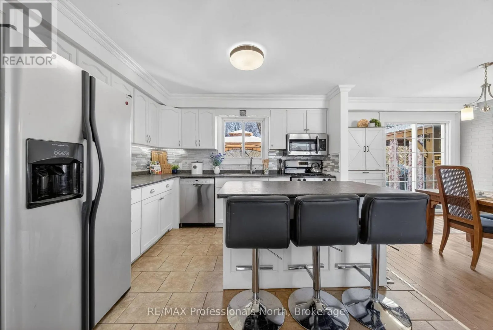 271 LAKELAND CRESCENT