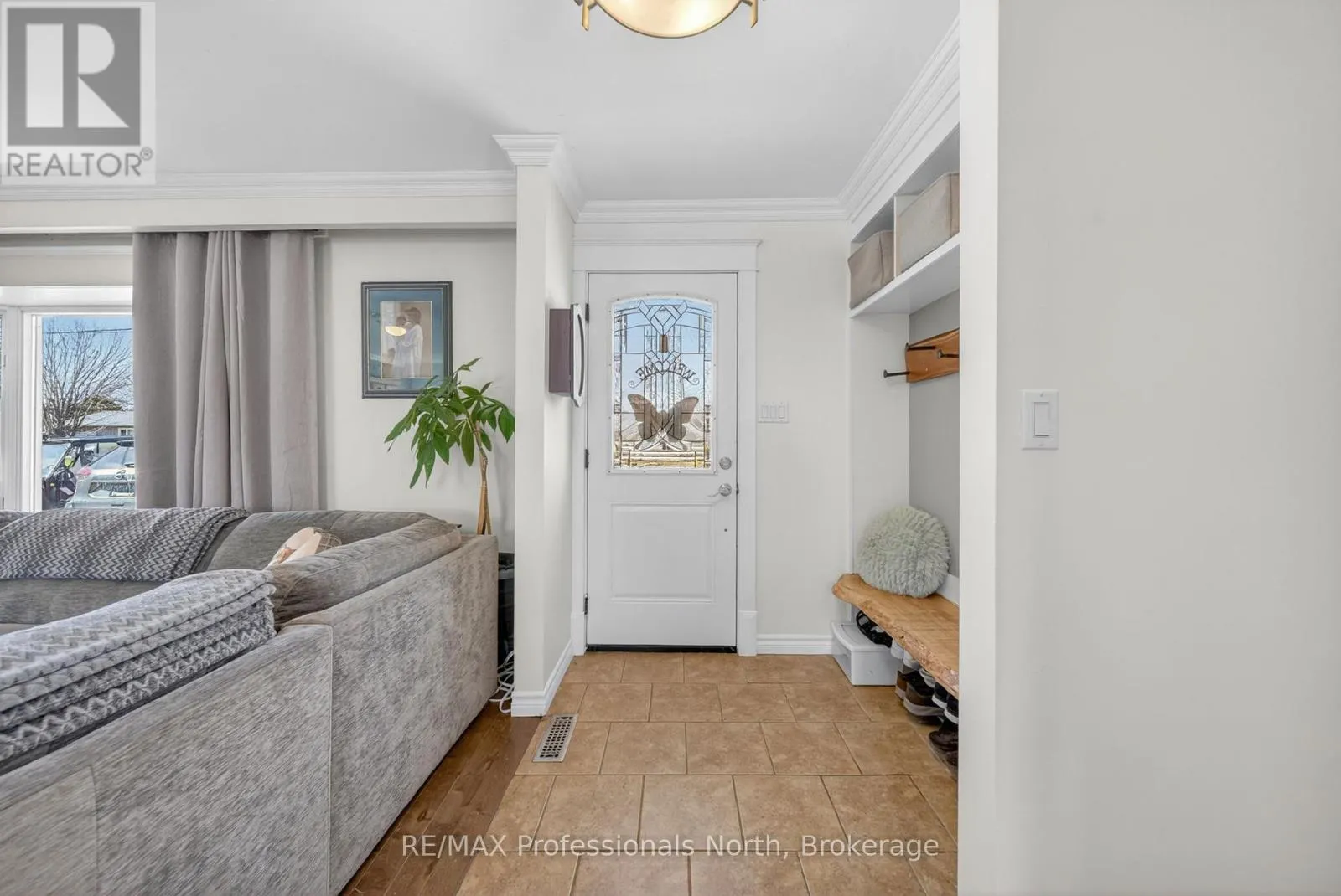 271 LAKELAND CRESCENT