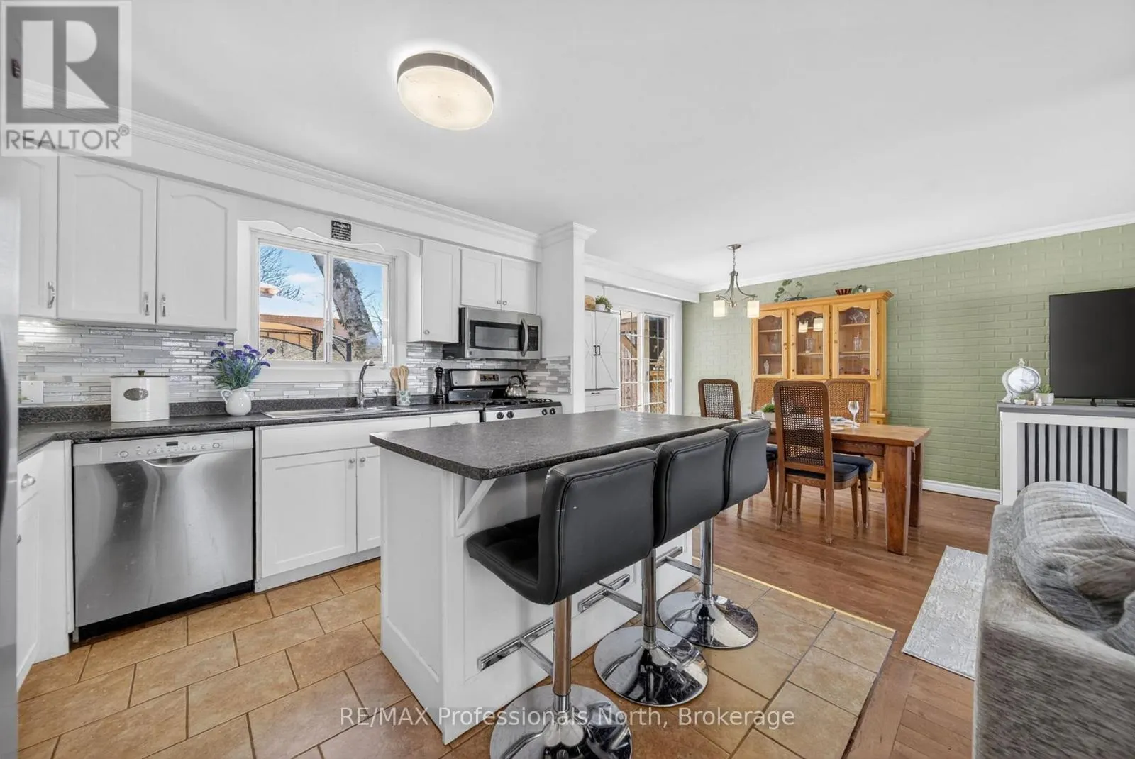 271 LAKELAND CRESCENT