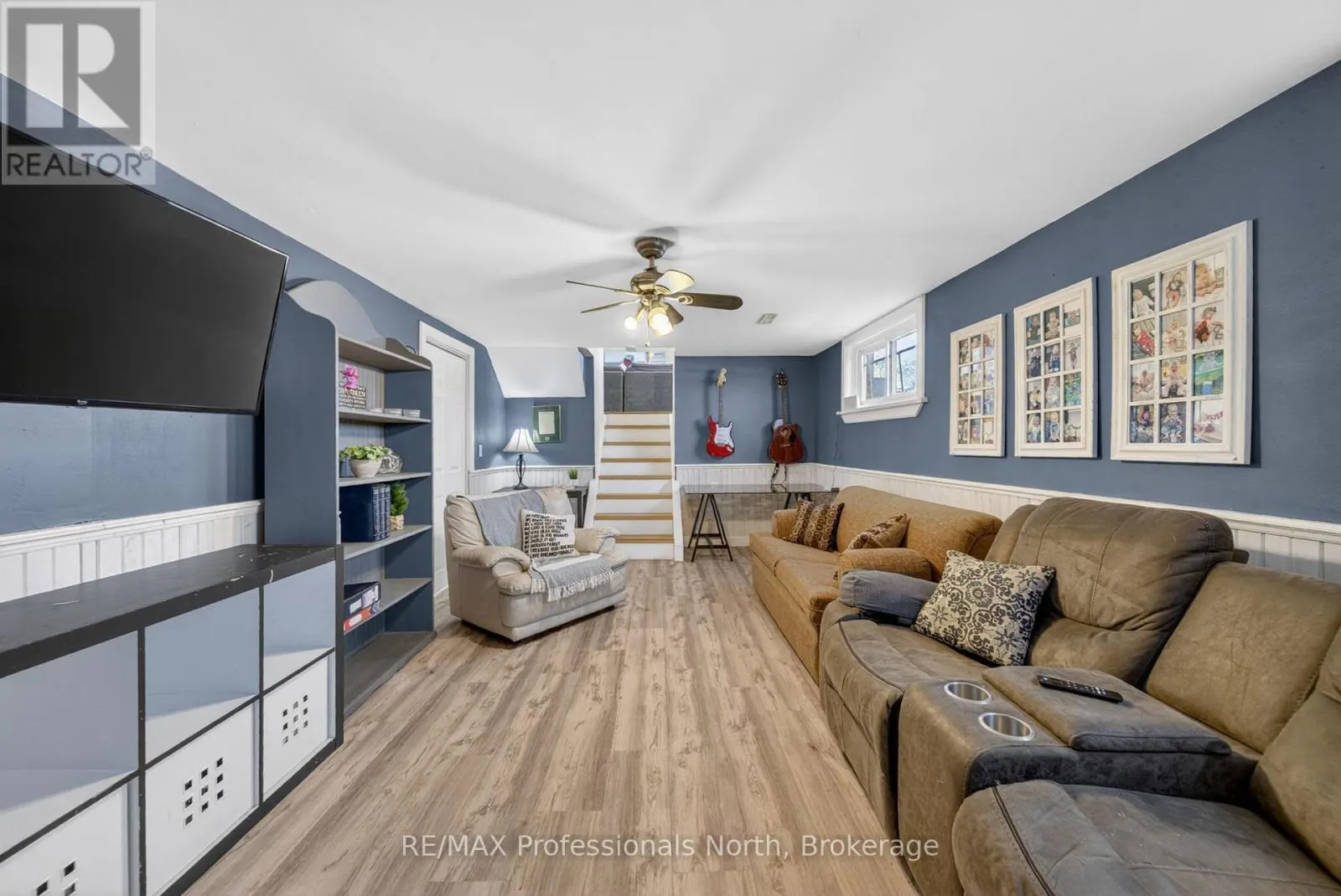 271 LAKELAND CRESCENT