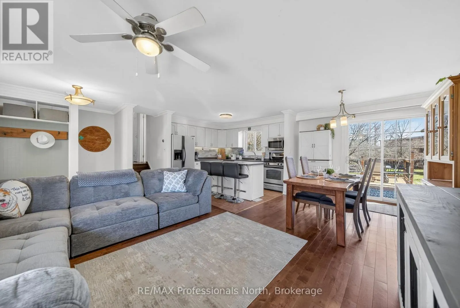 271 LAKELAND CRESCENT
