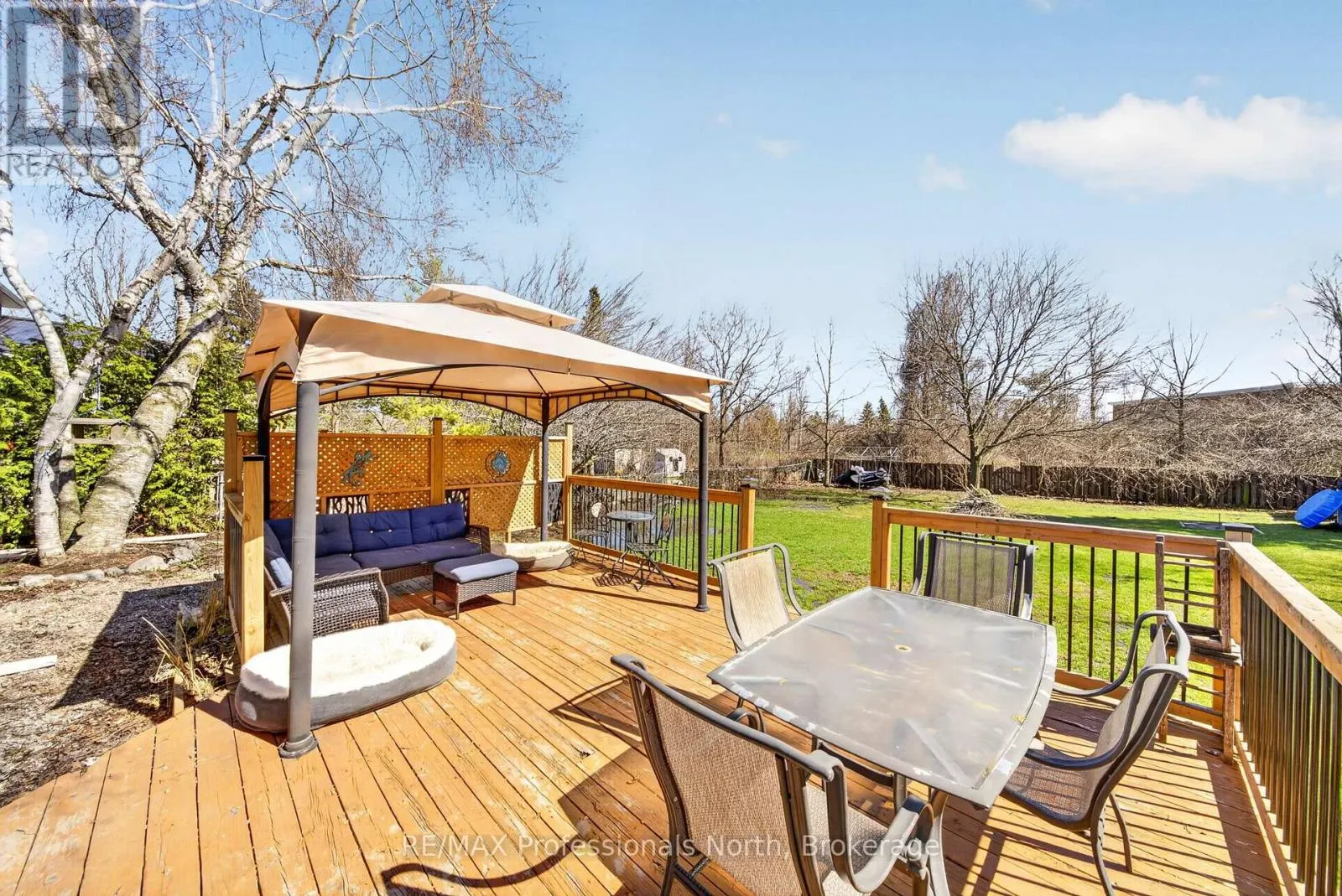 271 LAKELAND CRESCENT