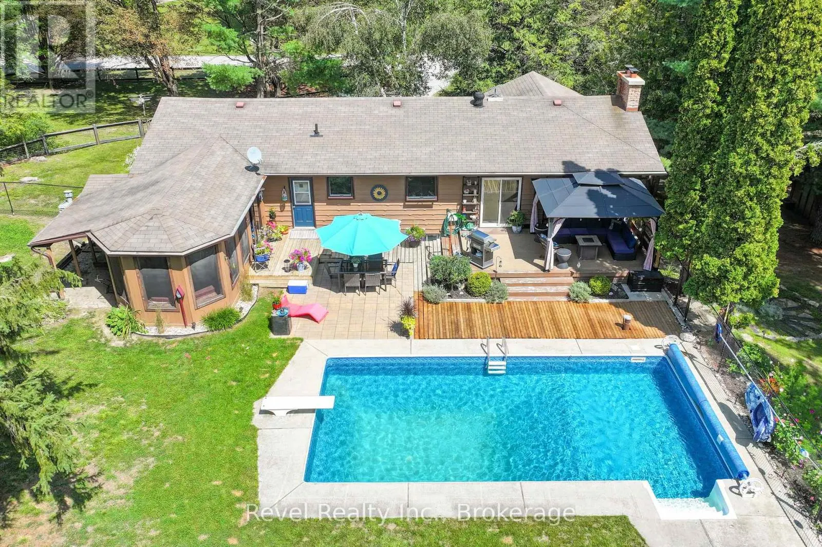 20 THE PINES LANE