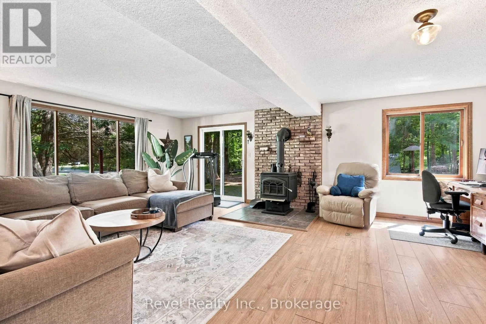 20 THE PINES LANE