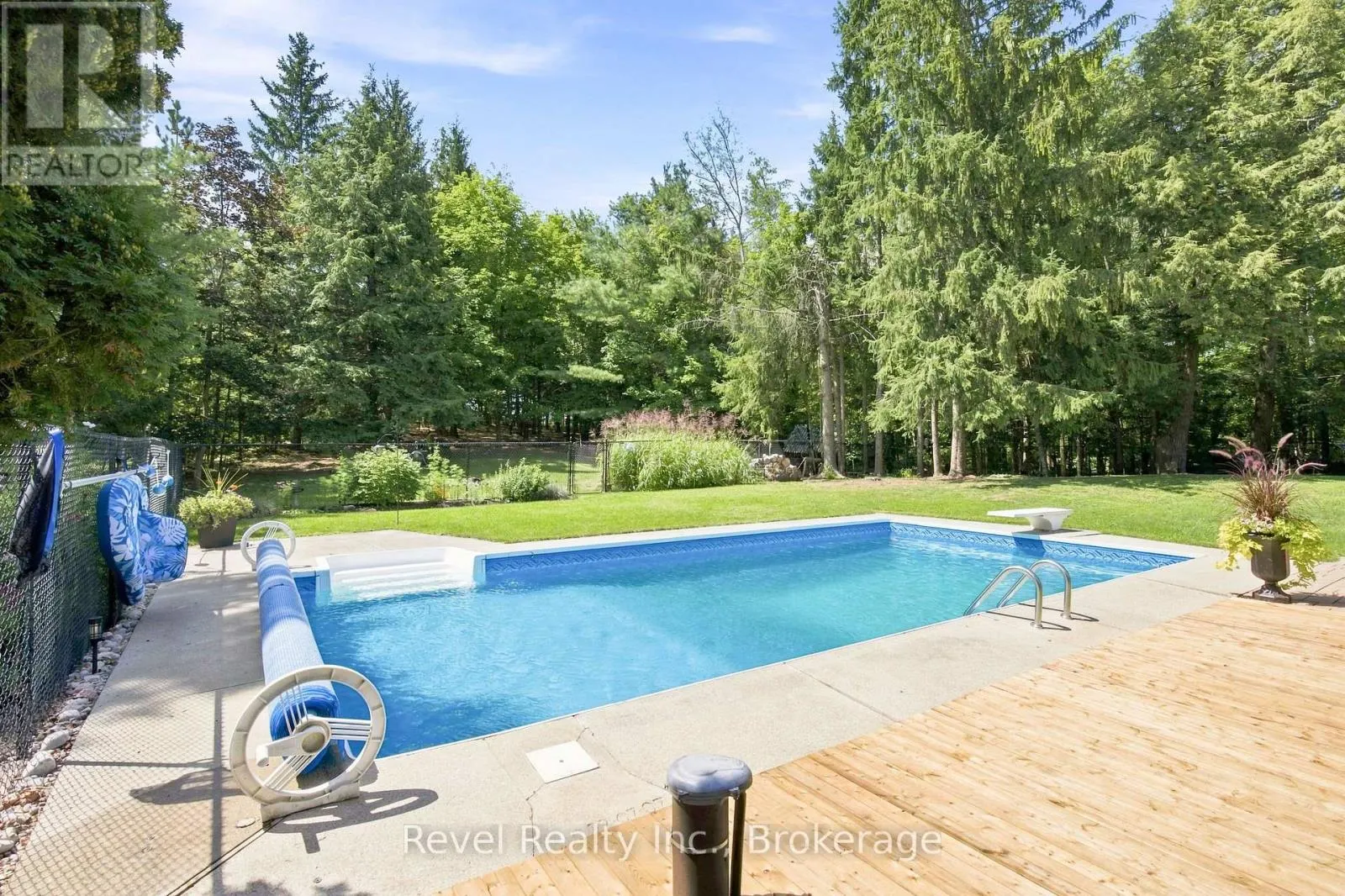 20 THE PINES LANE