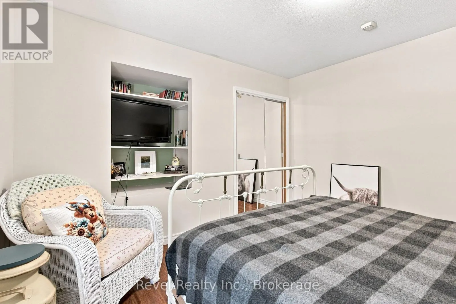 20 THE PINES LANE