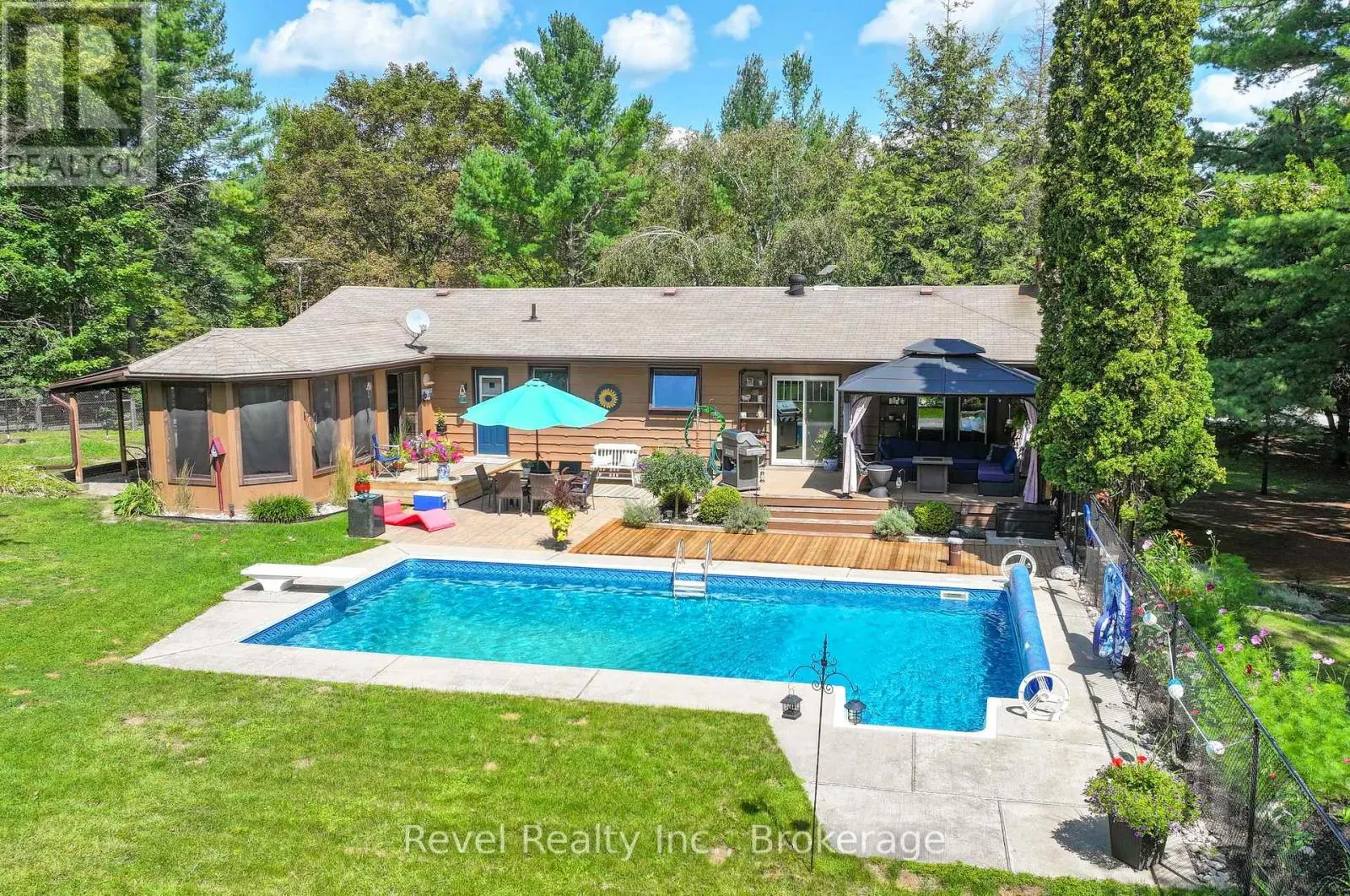 20 THE PINES LANE