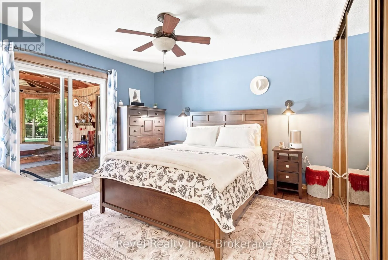 20 THE PINES LANE