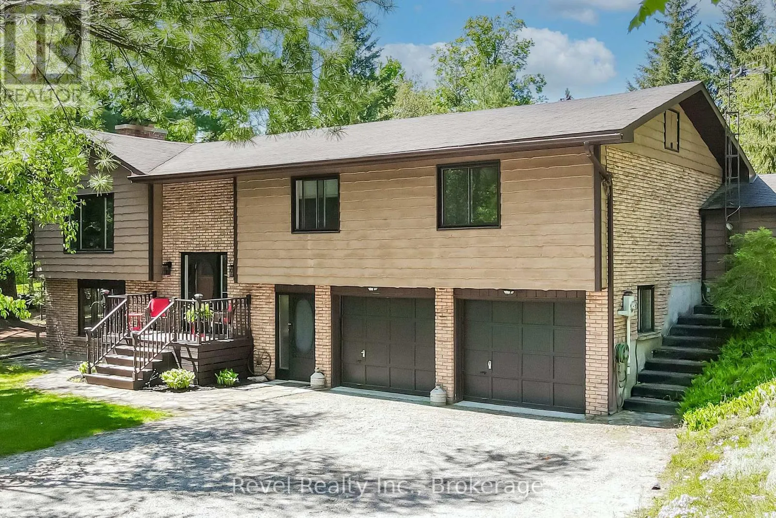 20 THE PINES LANE
