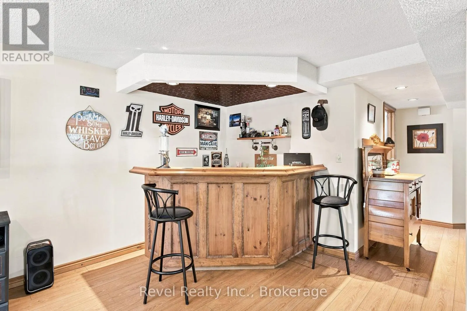 20 THE PINES LANE
