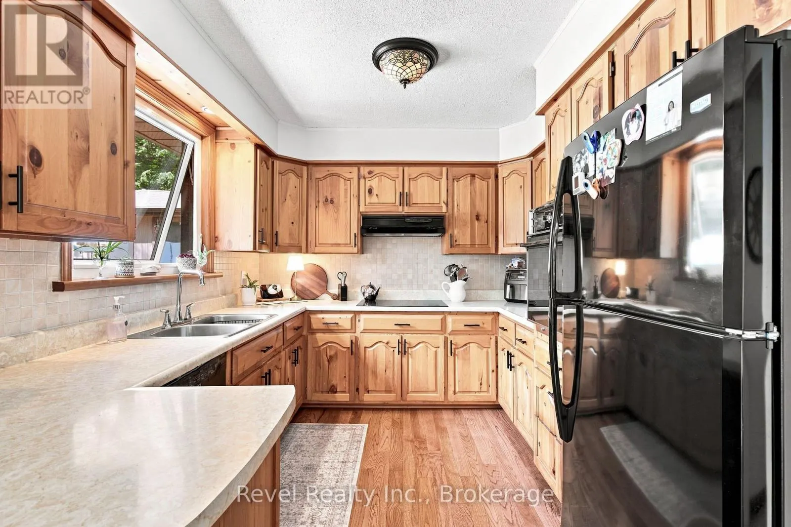 20 THE PINES LANE