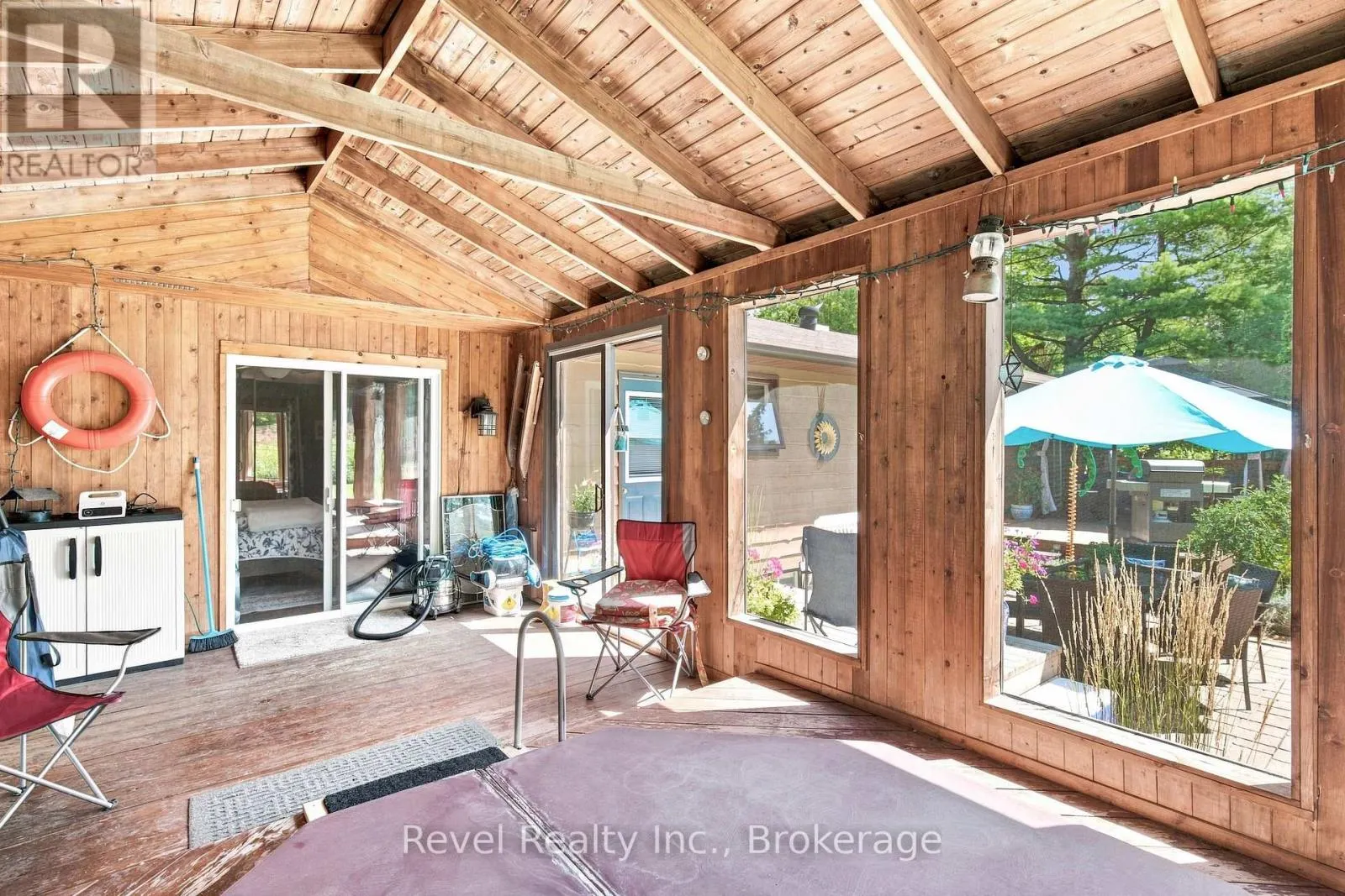 20 THE PINES LANE
