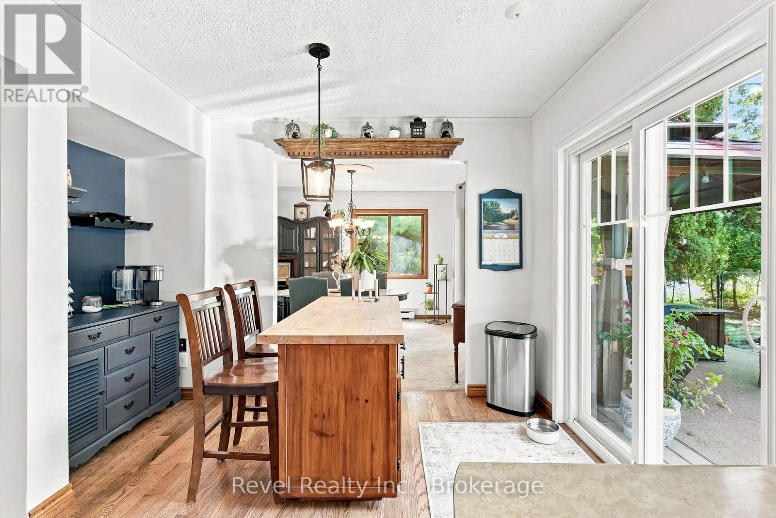20 THE PINES LANE