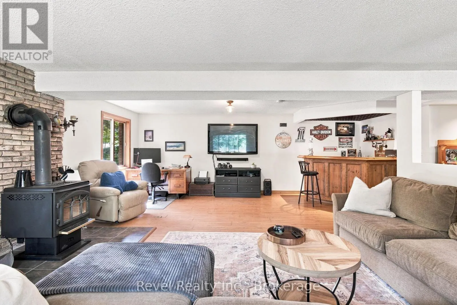 20 THE PINES LANE