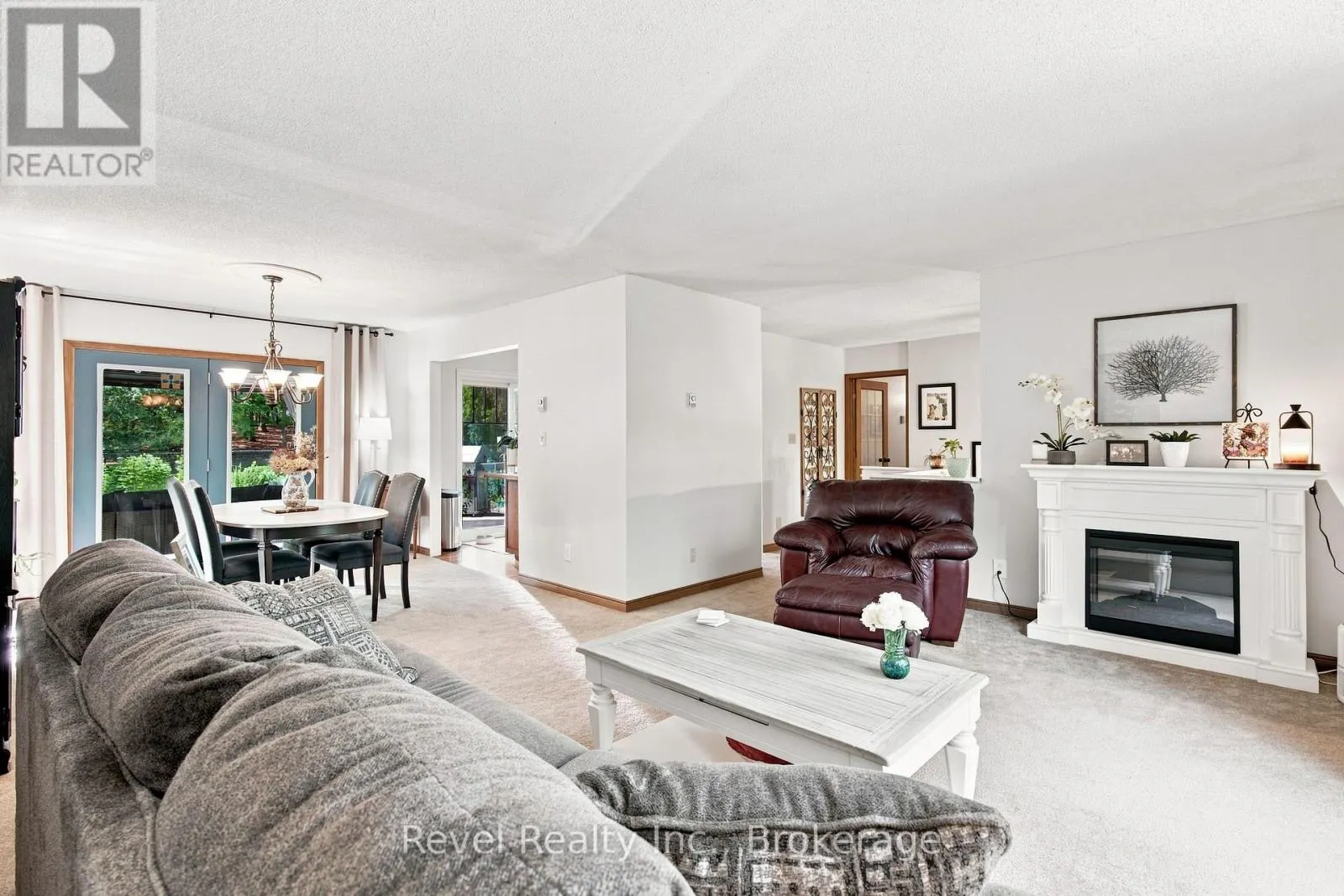20 THE PINES LANE